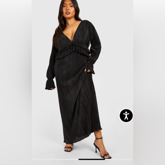 Boohoo Dresses & Skirts - Boohoo Black Plisse Long Sleeve V-Neck Maxi Dress
